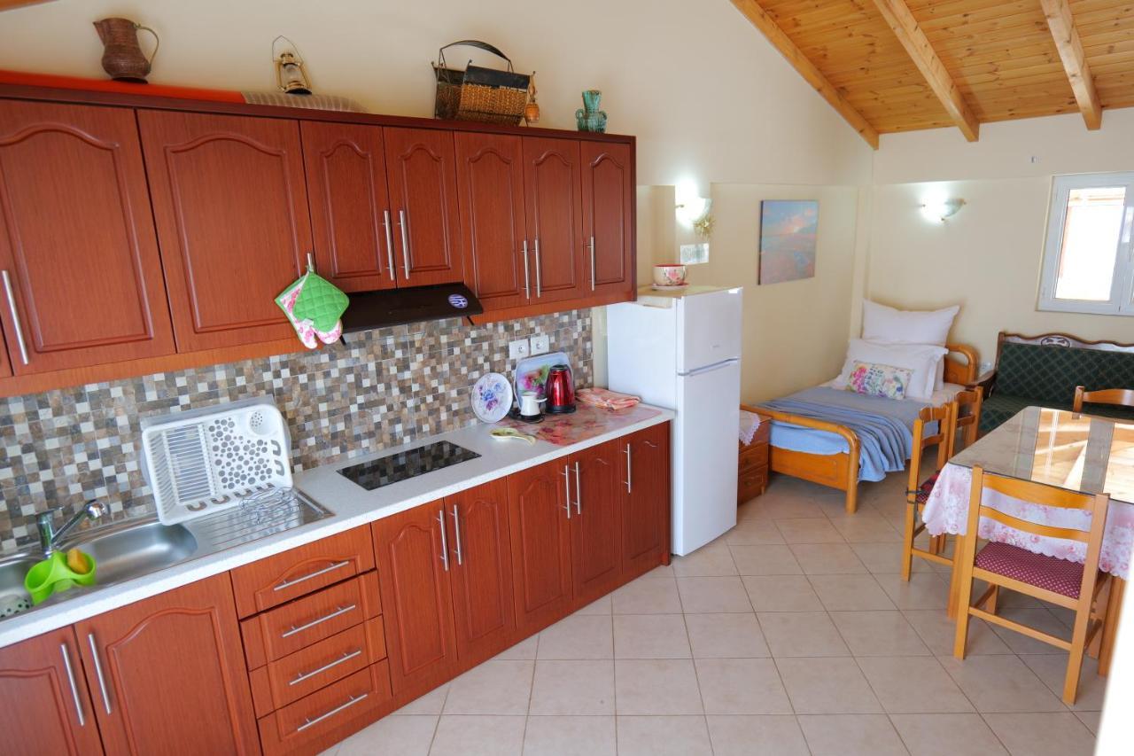 Kristal Apartments Εξαμίλιο Εξωτερικό φωτογραφία